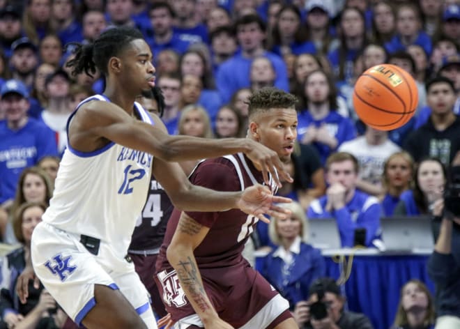 Kentucky guard Antonio Reeves dished the ball off to a teammates during Saturday's game at Rupp Arena. Reeves scored a game-high 23 points off the bench for UK.