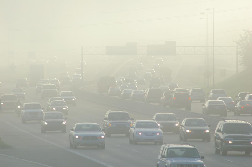 rush-hour-traffic-smog-related-26920130.jpg