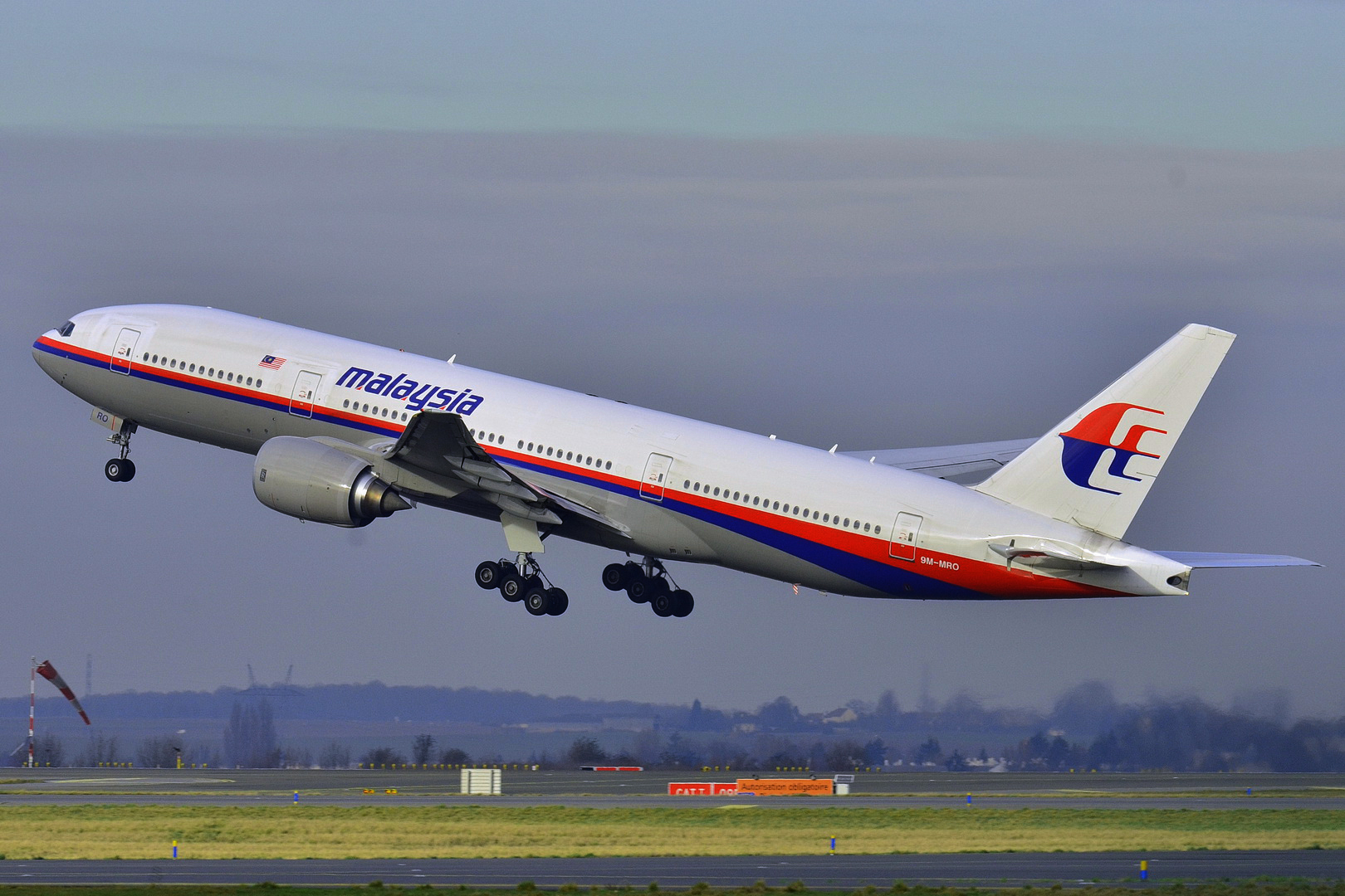 Boeing_777-200ER_Malaysia_AL_%28MAS%29_9M-MRO_-_color.jpg