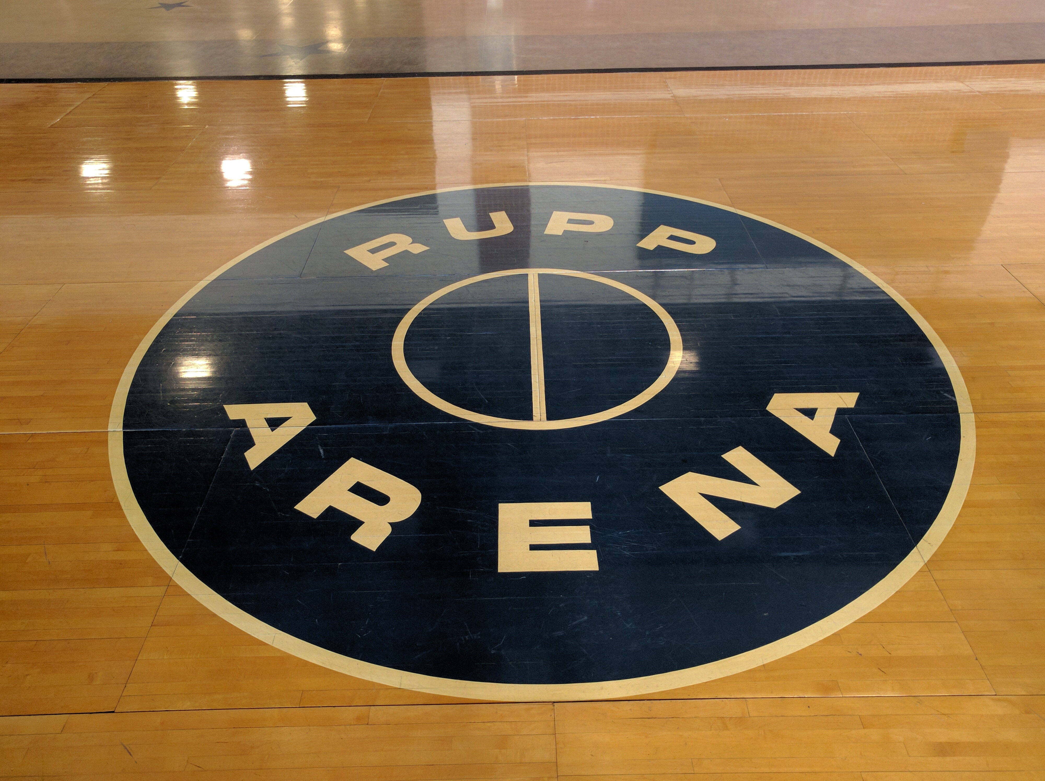 Rupp_Arena_center_court_circle.jpg