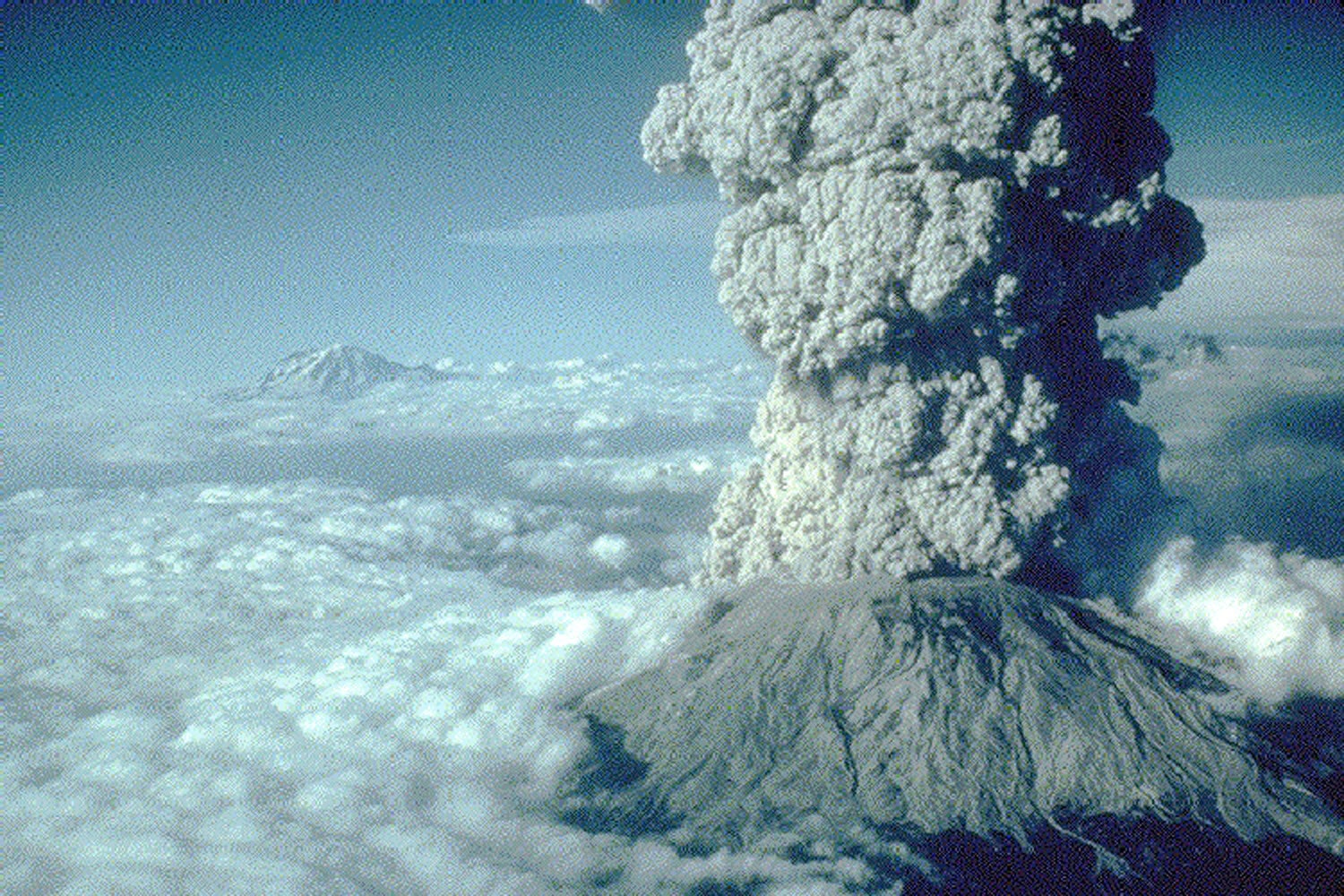 Nijhuis-Legacy-of-a-Catastrophic-Eruption.jpg