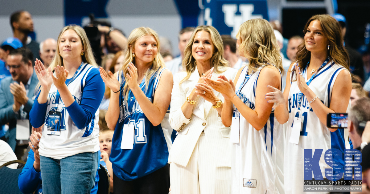 mark-pope-family-already-embracing-big-blue-nation-wife-daughters.png