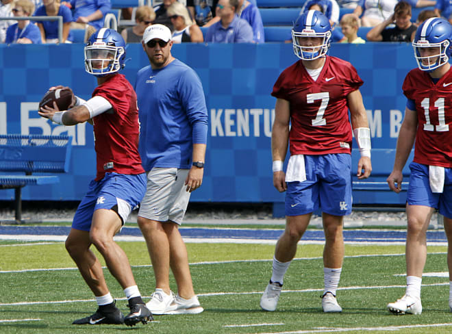 Kentucky offensive coordinator Liam Coen watched Joey Gatewood drop back to pass as quarterbacks Will Levis (7) and Beau Allen (11) awaited their turn during Saturday's practice.