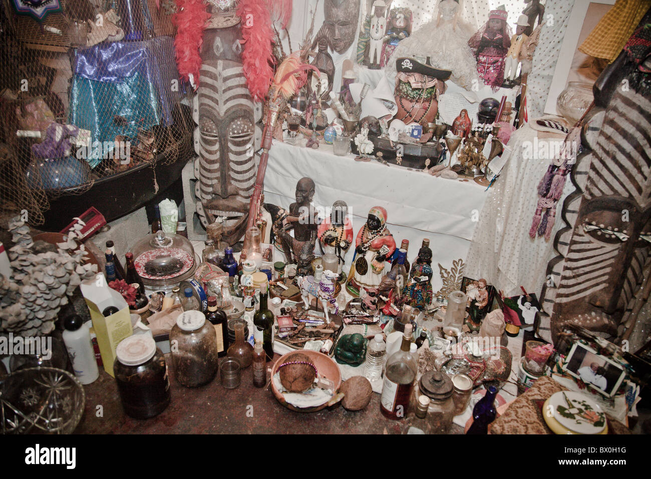 voodoo-spiritual-temple-in-new-orleans-louisiana-established-in-1990-BX0H1G.jpg