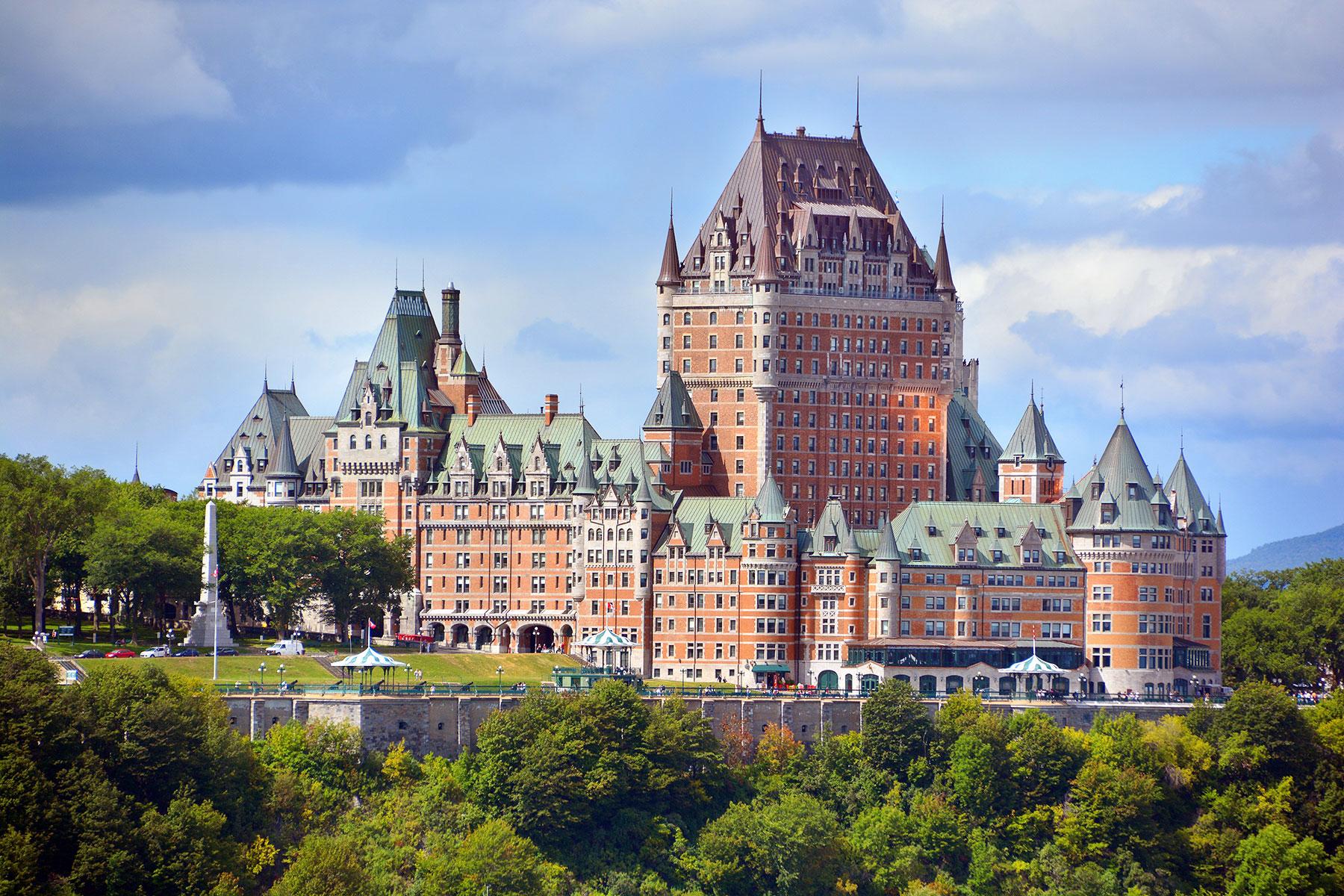 HERO_UltimateQuebecCity_Hero_6_UltimateQuebecCity_ChateauFrontenac_shutterstock_705034327_2.jpg