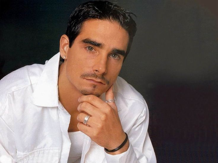 Kevin+Richardson+looking+hot+in+a+white+dress+shirt+with+a+thumb+ring+on.jpg