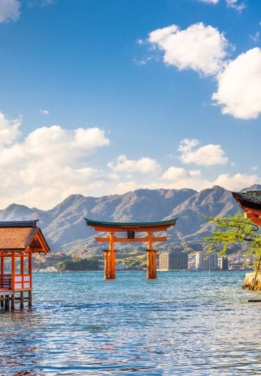 beautiful-places-in-japan-itsukushima-shrine-hiroshima-375x540.jpg