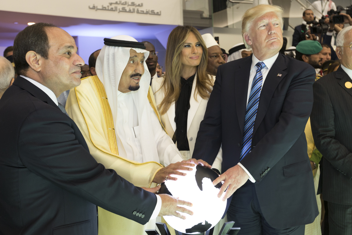 Abdel_Fattah_el-Sisi_King_Salman_of_Saudi_Arabia_Melania_Trump_and_Donald_Trump_May_2017.jpg