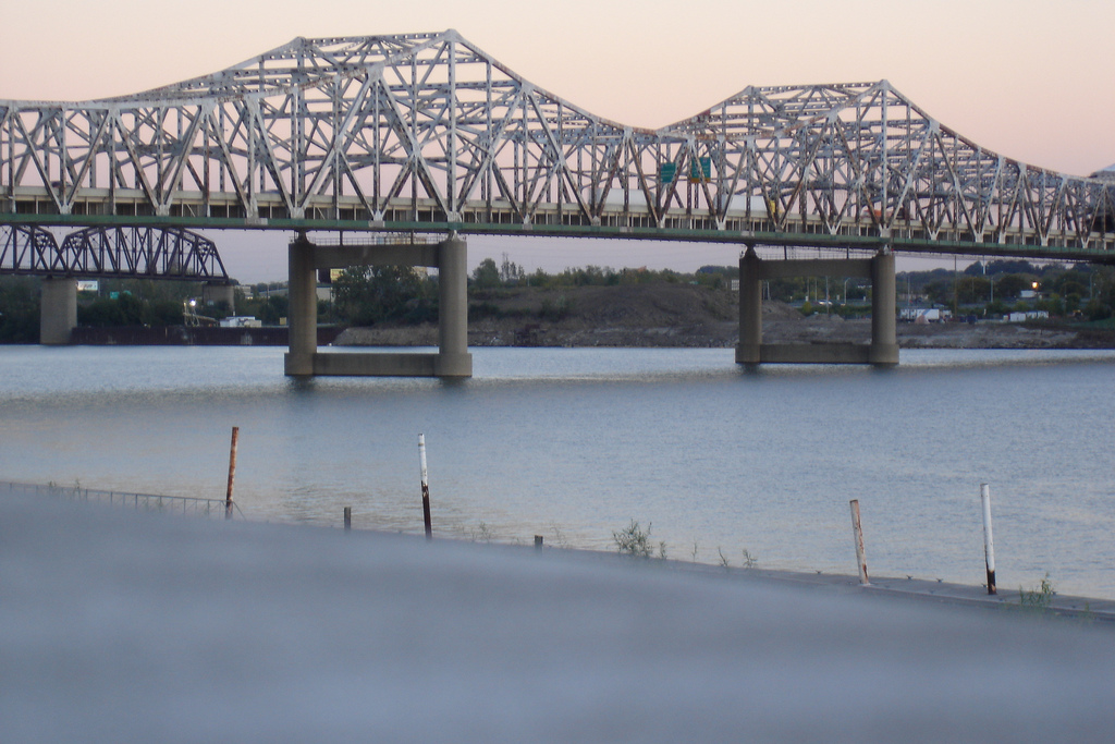 JFK_Memorial_Bridge_Louisville_KY.jpg