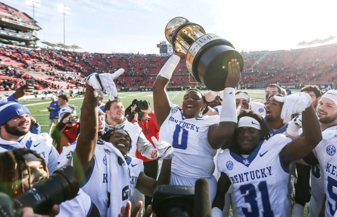 Kentucky's Deone Walker hoisted the Governor's Cup after the Wildcats upset No. 10 Louisville on Saturday at L&N Stadium.