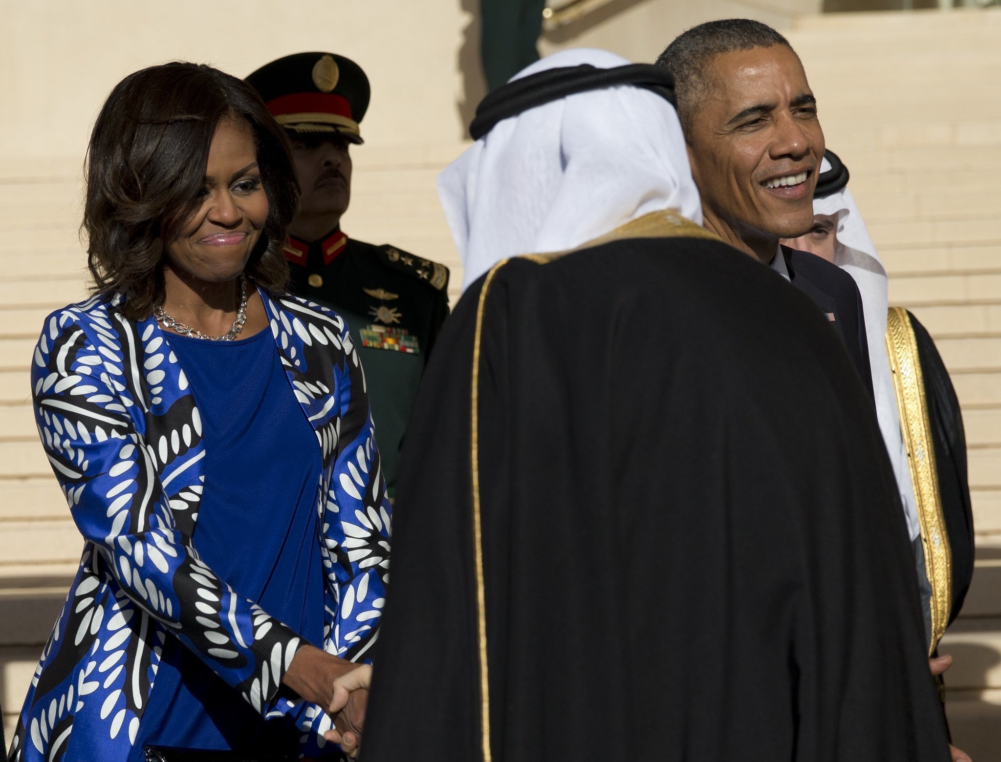 la-fg-michelle-obama-head-scarf-saudi-arabia-20150128