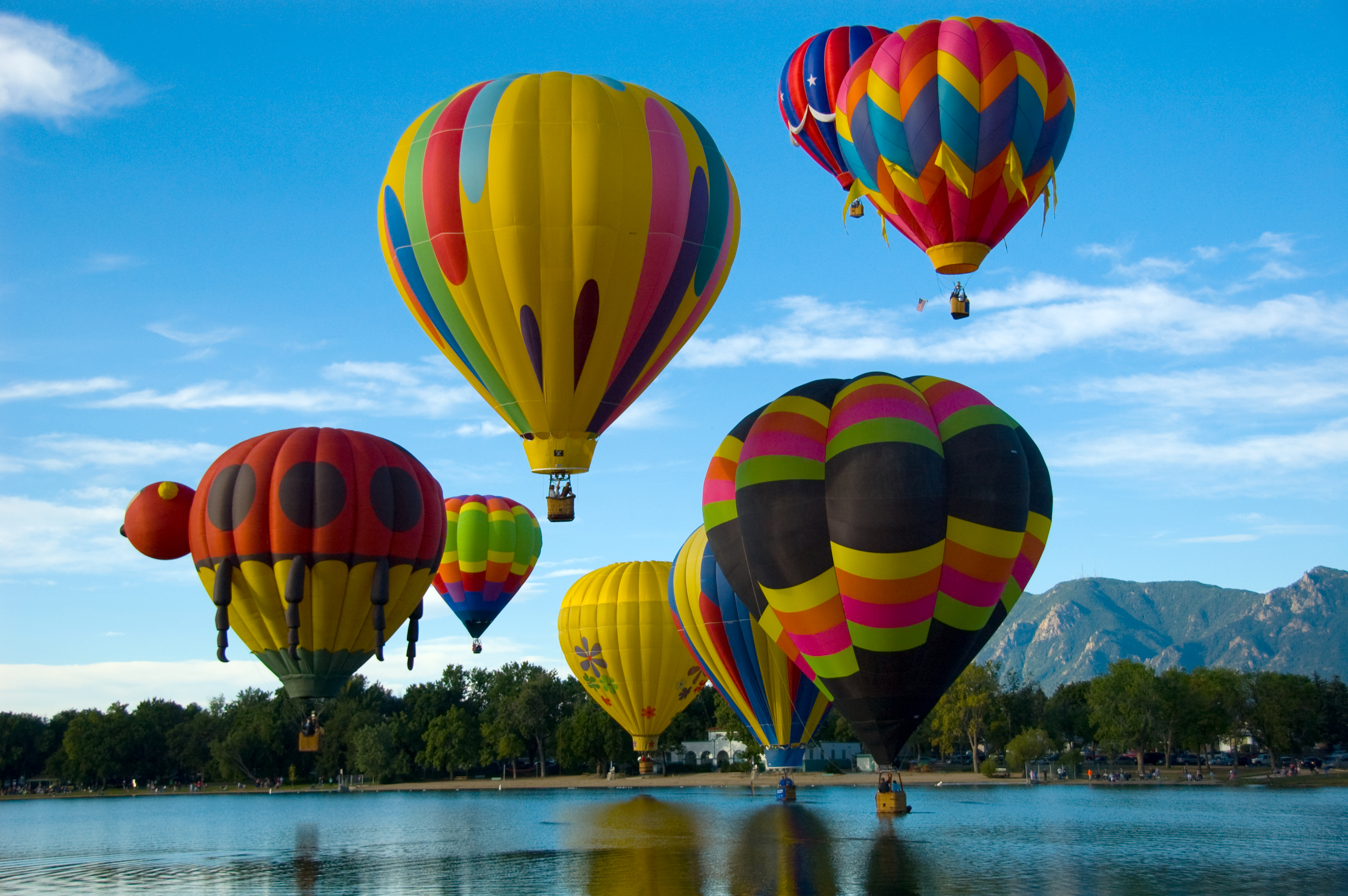 Colorado_Springs_Hot_Air_Balloon_Competition.jpg