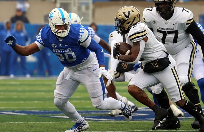Kentucky defensive lineman Tre'vonn Rybka tried to track down Vanderbilt's Ray Davis during last year's game at Kroger Field. Davis is now with the Wildcats and returns to Nashville to face the Commodores on Saturday.