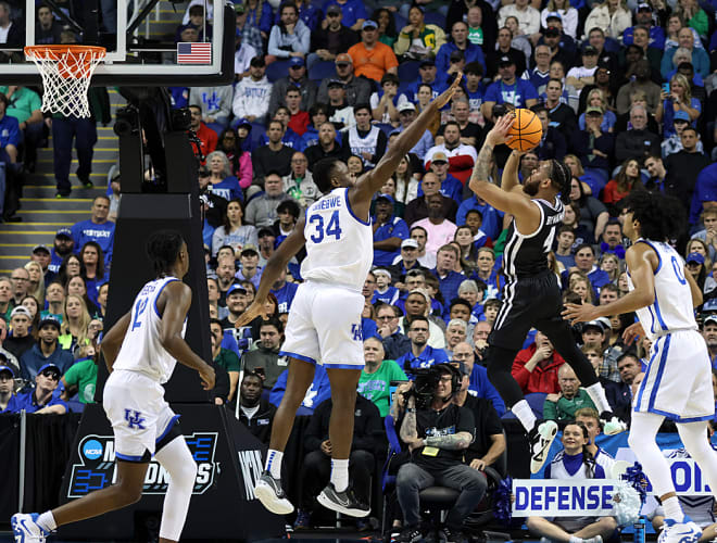 Kentucky's Oscar Tshiebwe challenged a shot by Providence guard Jared Bynum in Friday's first-round NCAA Tournament matchup in the East Region at Greensboro, N.C.