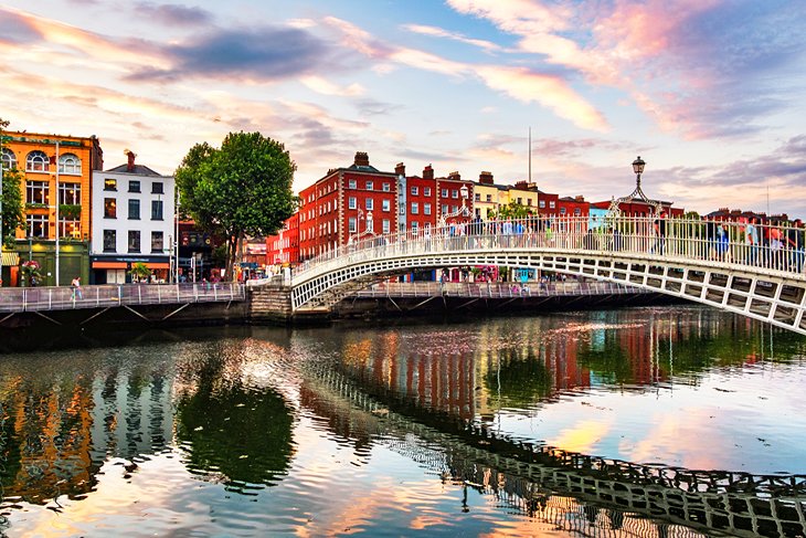 ireland-in-pictures-most-beautiful-places-to-visit-hapenny-bridge-dublin.jpg