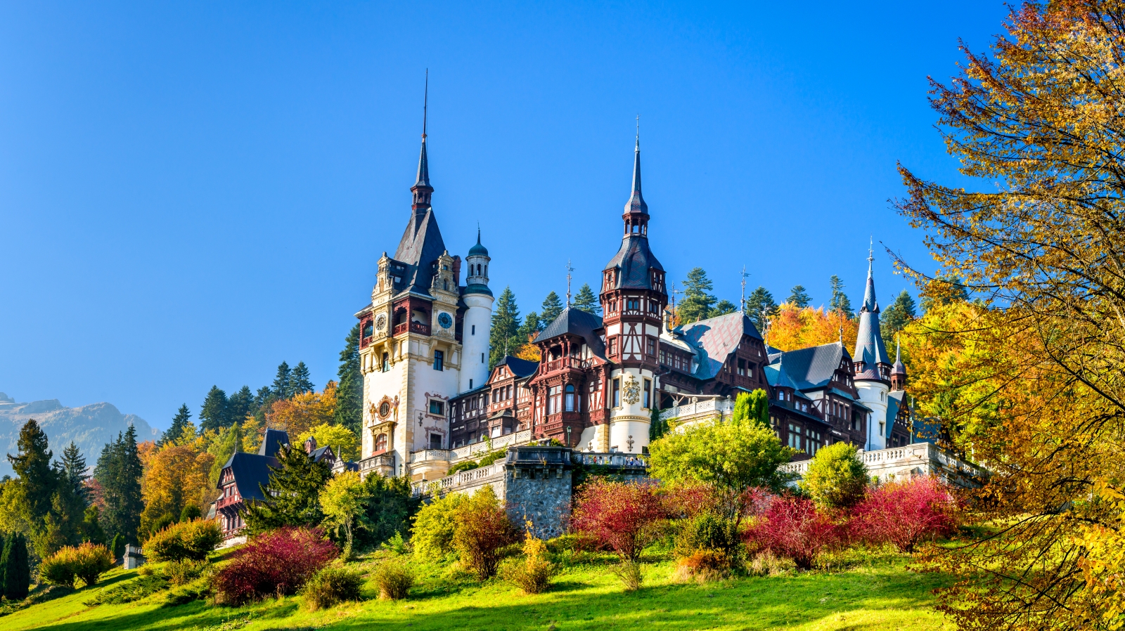 romania-peles-castle-shstk.jpg