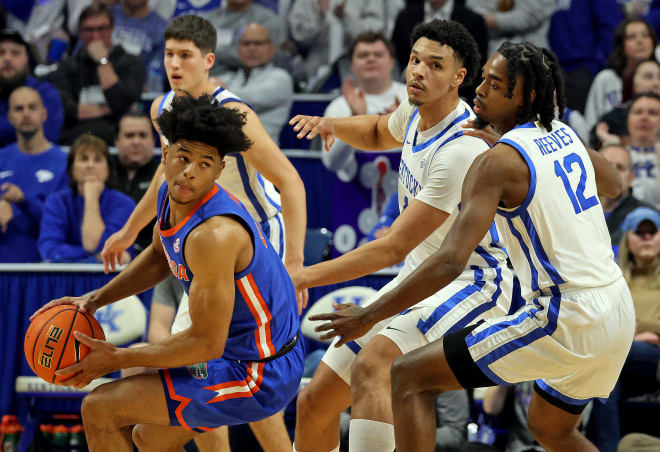 Florida's Zyon Pullin handled the ball against a trap from Kentucky defenders Tre Mitchell and Antonio Reeves during Wednesday's game at Rupp Arena.