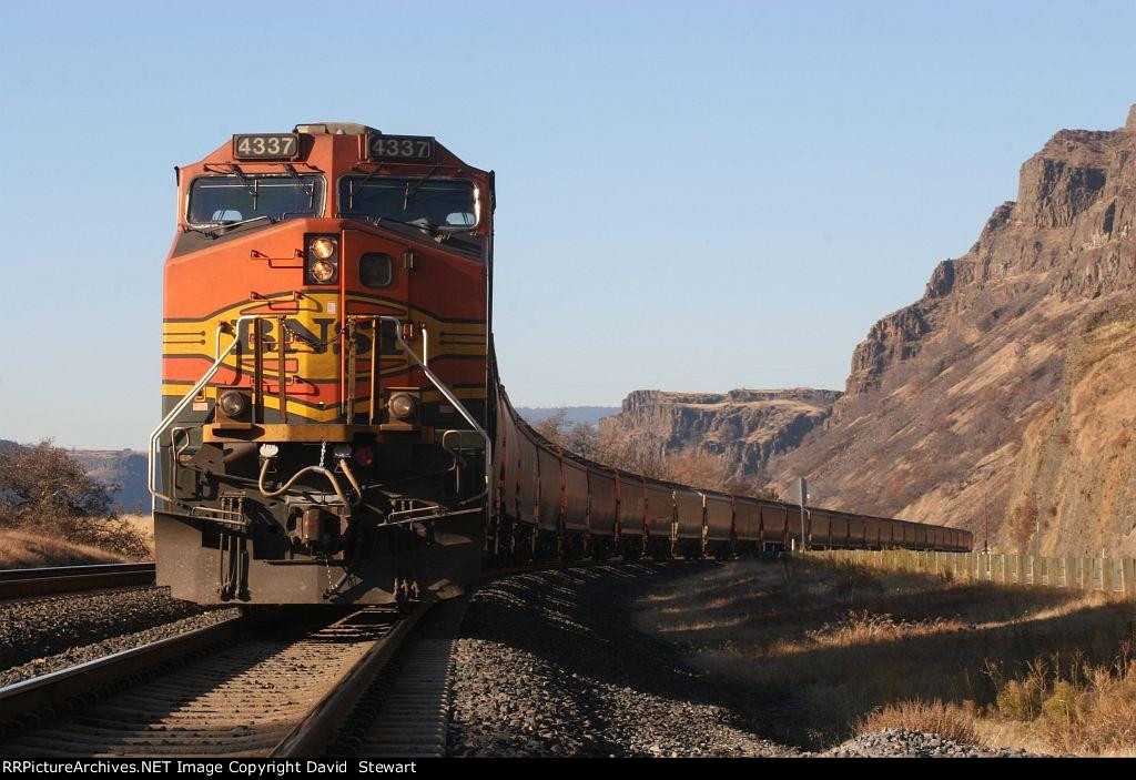 BNSF%204337%20LYLE%20WA%201.jpg