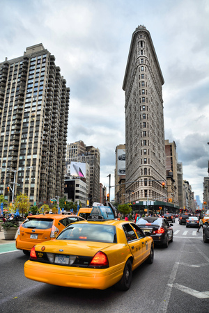 38726019-new-york-city-usa-october-18-2014-yellow-taxi-and-flatiron-building-at-fifth-avenue-av-in-manhattan-.jpg