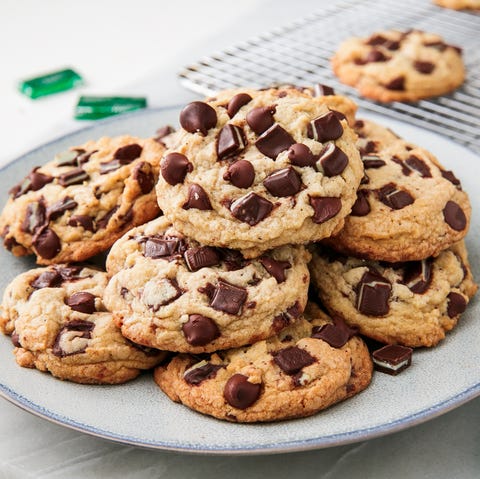 delish-andes-chocolate-chip-cookies-053-1544221847.jpg