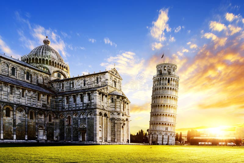 pisa-city-place-miracoli-complex-leaning-tower-front-italy-50184928.jpg