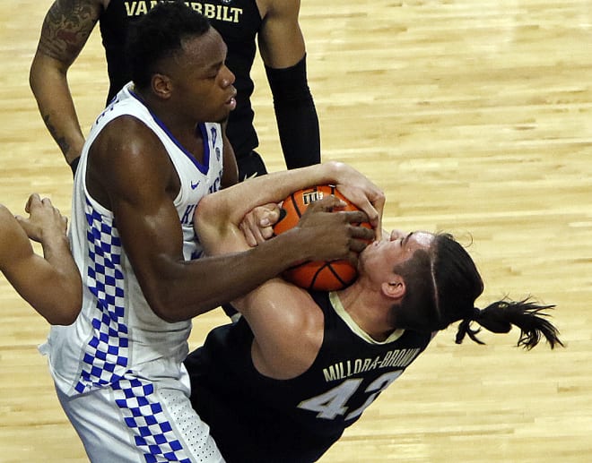 Kentucky's Oscar Tshiebwe wrestled Vanderbilt center Quentin Millora-Brown for a loose ball during Wednesday's game at Rupp Arena.