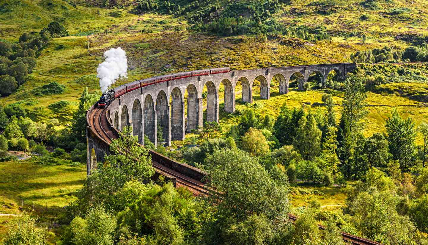 shu-UK-Scotland-GlenfinnanViaduct_351622814-1440x823-1.jpg