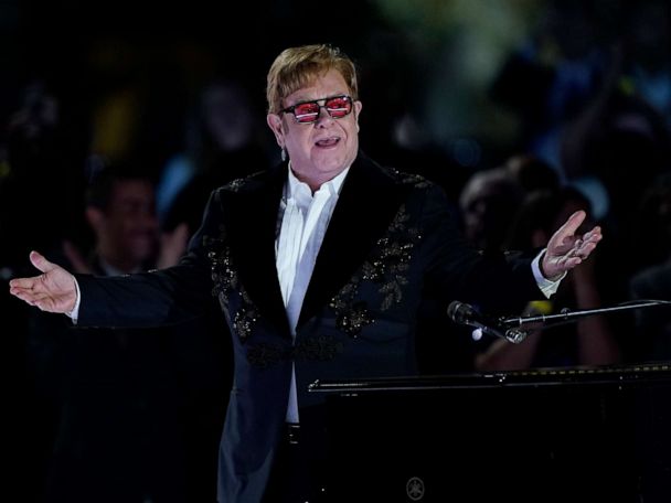 EltonJohn-AP-SG-92_hpMain_20220923-222847_4x3_608.jpg