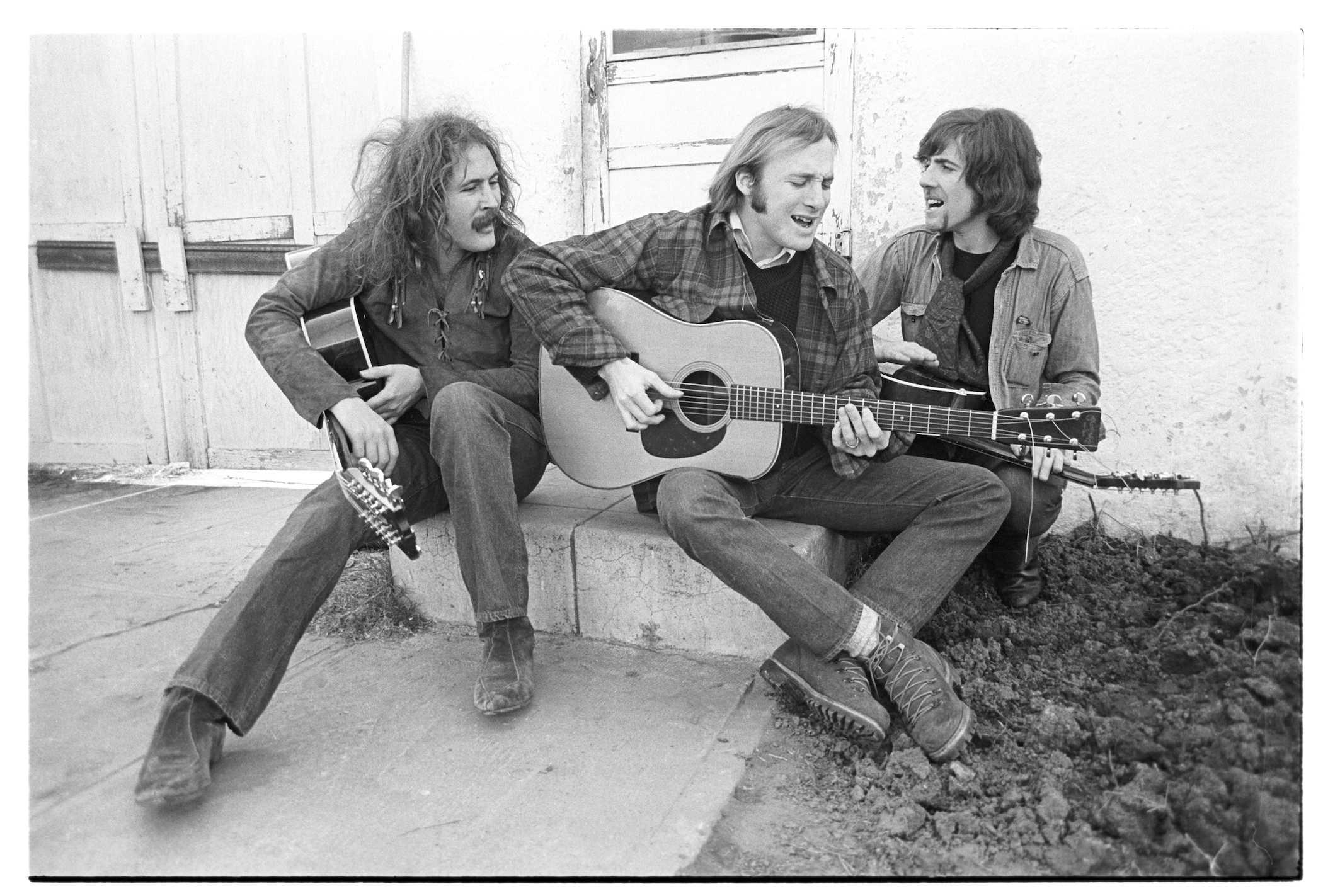 CANYON-SA-01739_M_PS_1969-0213_Crosby_Stills_Nash_CSN_PLAYING-ON-STOOP_PHOTO-SHOOT_HDS-00992-5A.jpg