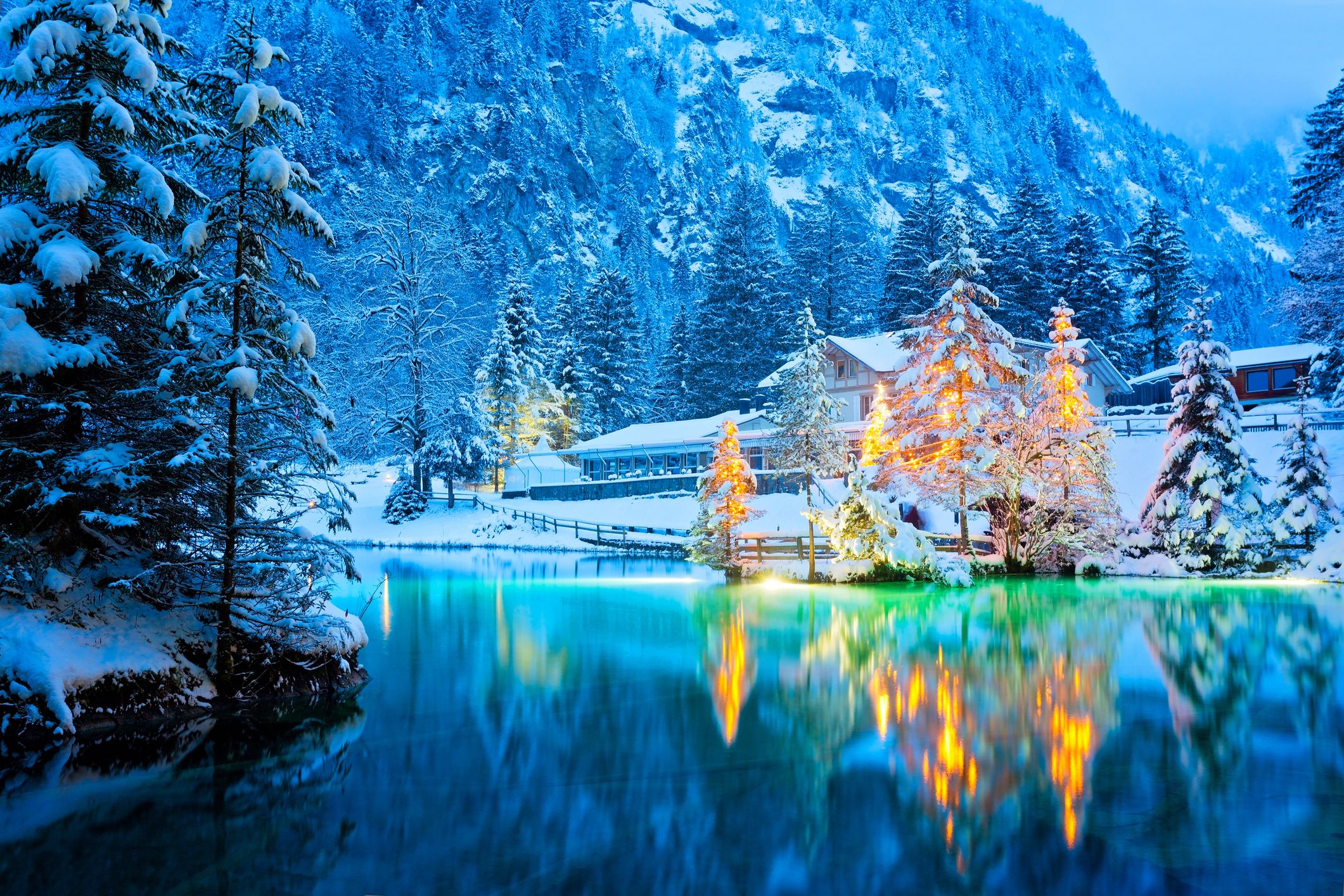 beautiful-mountain-lake-in-the-swiss-alps-royalty-free-image-1658142373.jpg