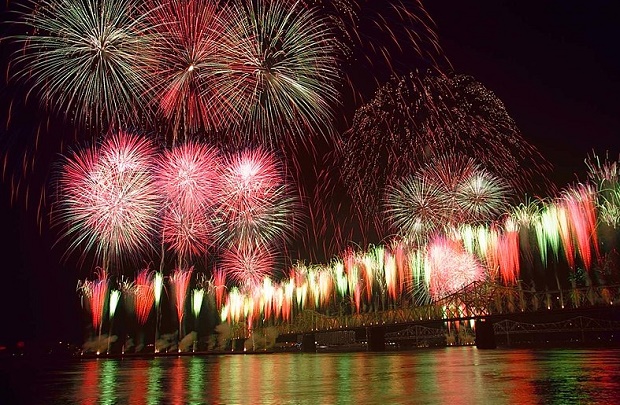 Louisville-NYE-Fireworks.jpg