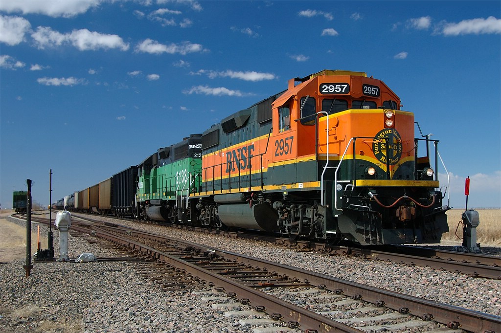 BNSF%202957%20EB%20Utica%20NE%203-10-06%20%201024.jpg