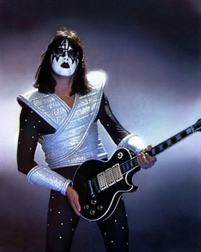 Ace-Frehley-kiss-24427777-398-500.jpg