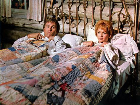 the-unsinkable-molly-brown-harve-presnell-debbie-reynolds-1964.jpg