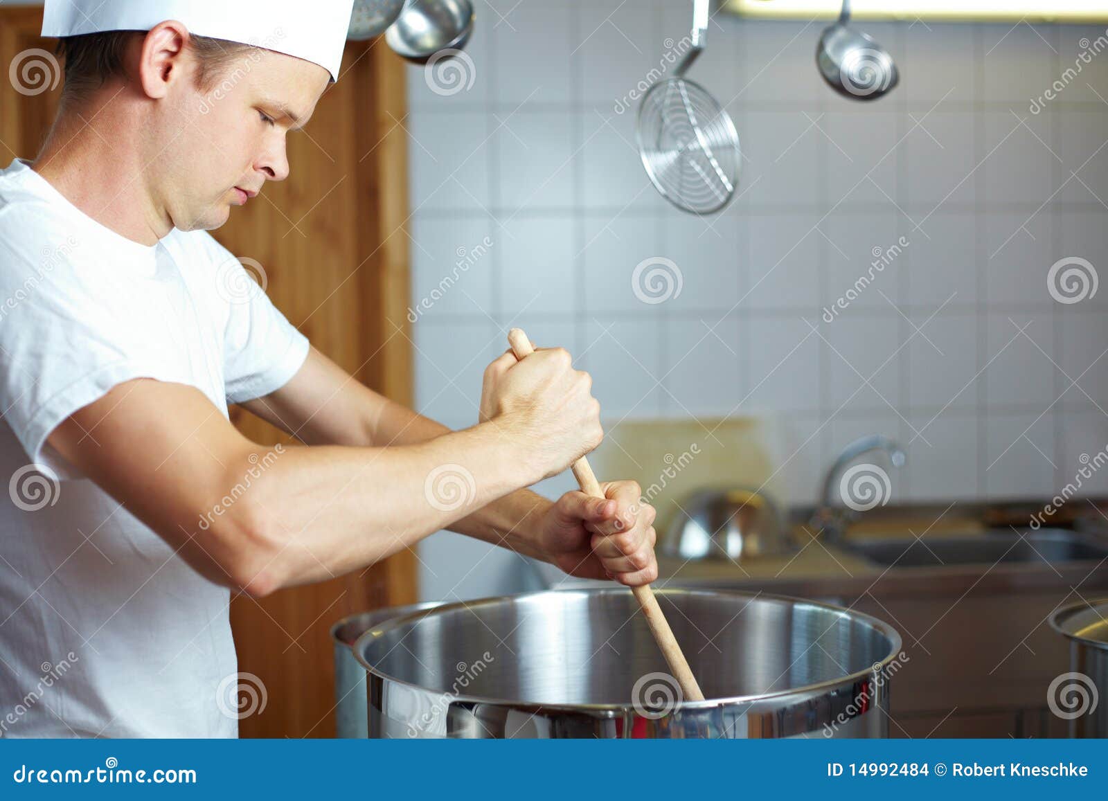 chef-stirring-pot-14992484.jpg