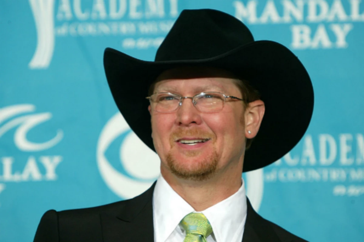 Tracy-Lawrence-GettyImages-52907848-630x420.jpg