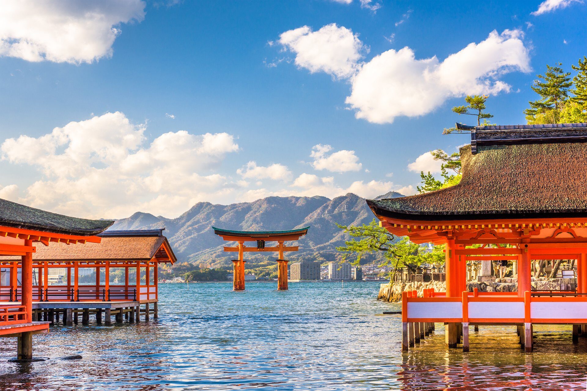 beautiful-places-in-japan-itsukushima-shrine-hiroshima.jpg